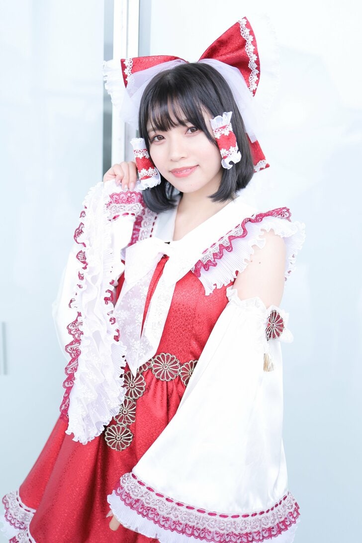 元アイドル・にしじままいさん『東方Project』霊夢コスプレで注目！3年ぶりリアルイベント開催『ニコニコ超会議2022』に「また参加したい」の画像002