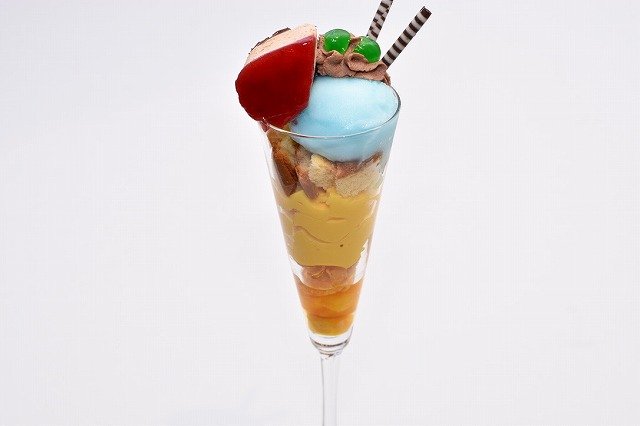 青きアイスと金色のプリンパフェ