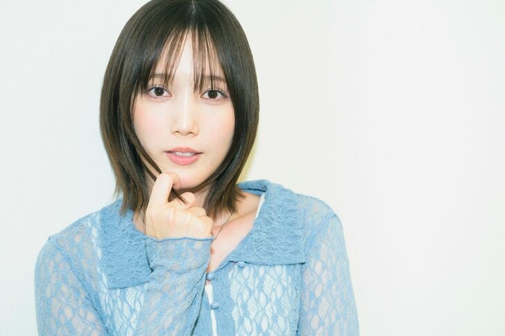 本田翼「恥じらわずに大胆なことをしています(笑)」吹っ切って挑んだ“オトナの自撮り”シーン ドラマ『北くんがかわいすぎて手に余るので、3人でシェアすることにしました。』の画像