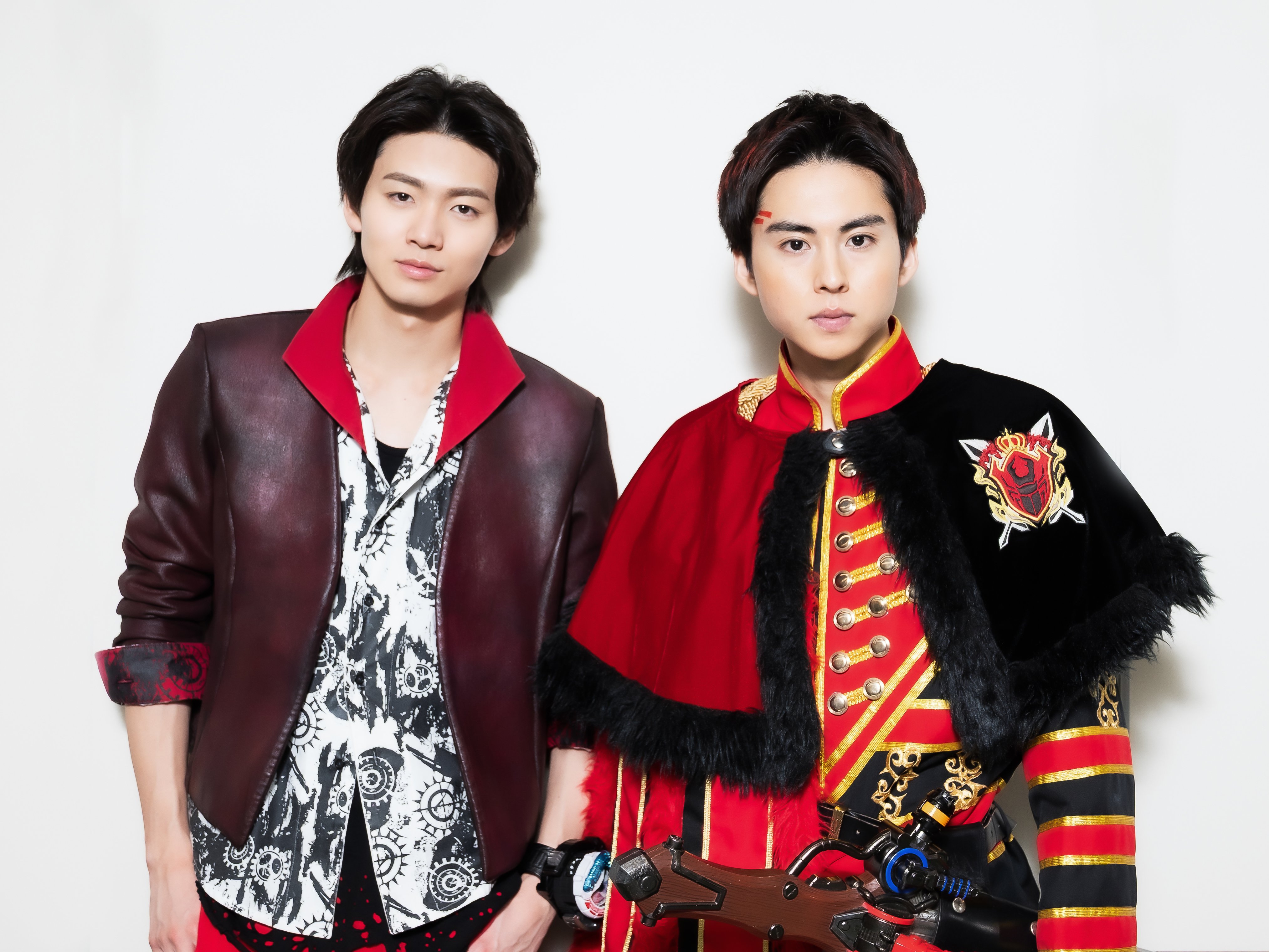 ブンブンジャー井内悠陽＆キングオージャー酒井大成インタビュー「プライベートも、ヒーローでないといけない」戦隊レッド俳優の“素顔”の画像001