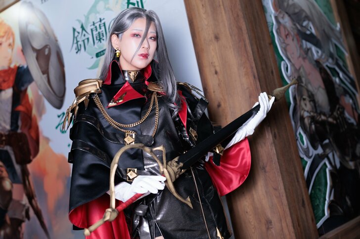 花宮いのりさん、コスプレイヤー・アイドル・OLの“三足のわらじ”『東京ゲームショウ2023』でドット絵RPG『鈴蘭の剣』ブース盛り上げるの画像002