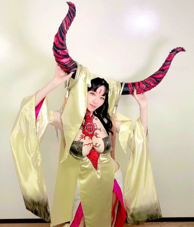 田中理恵 胸元あらわ 大胆コスプレに衝撃 ファンから 危ない の声も ふたまん