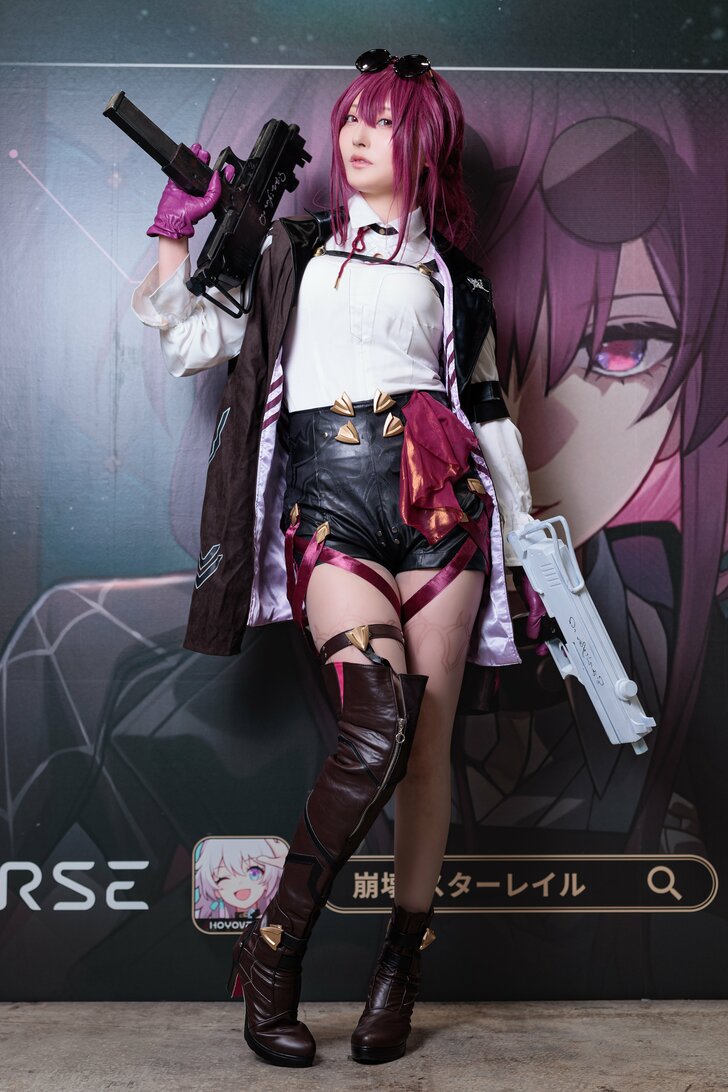RPG『崩壊:スターレイル』公式コスプレイヤー・しょこらさん「カフカのセクシーな胸の上のベルトがお気に入り」の画像004
