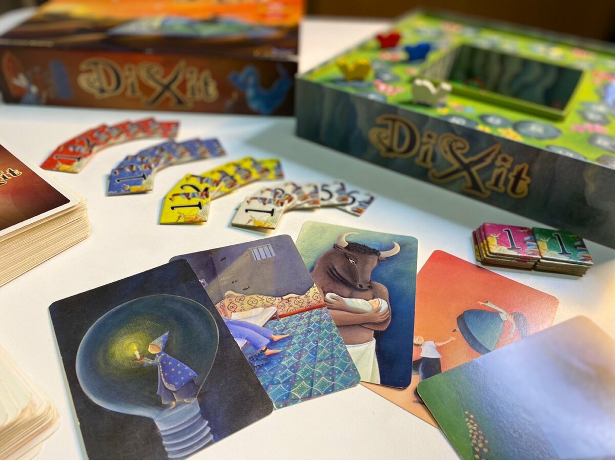 外出自粛期間にアナログゲームを 言葉で想像力を鍛える Dixit がオススメなワケ 概要 ゲーム 最新コラム ふたまん