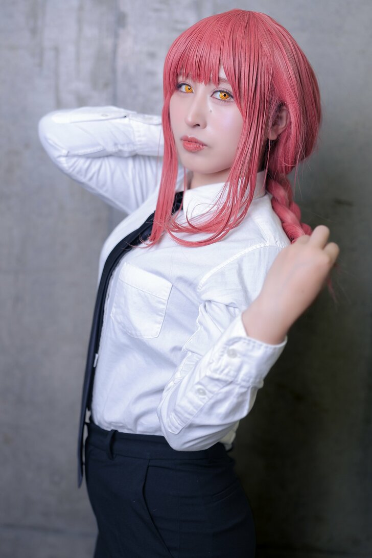 『AnimeJapan 2023』深月風香さんのこだわり詰まったマキマコスプレ！「妖しい空気感を出すようにしてる」の画像001