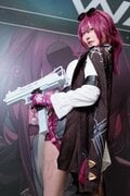 RPG『崩壊:スターレイル』公式コスプレイヤー・しょこらさん「カフカのセクシーな胸の上のベルトがお気に入り」の画像003