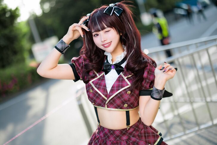 自作衣装で「絶妙のふんわり感」を演出!人気コスプレイヤー・天音あずは『2.5次元の誘惑』橘美花莉を完全再現の画像