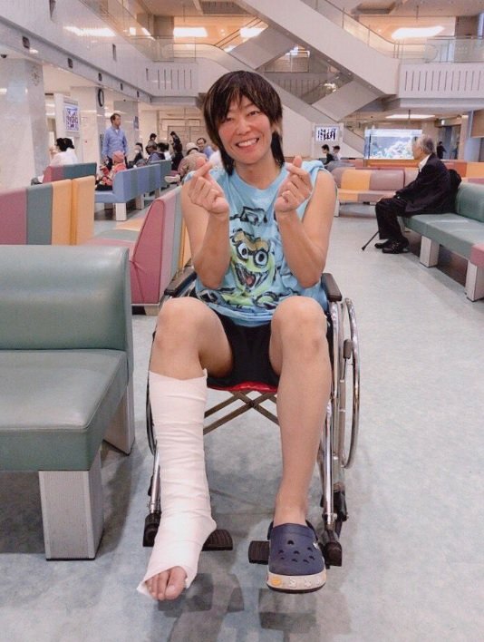 アキレス腱断裂 谷山紀章 手術後の 車椅子での笑顔ショット にファン安堵 ふたまん