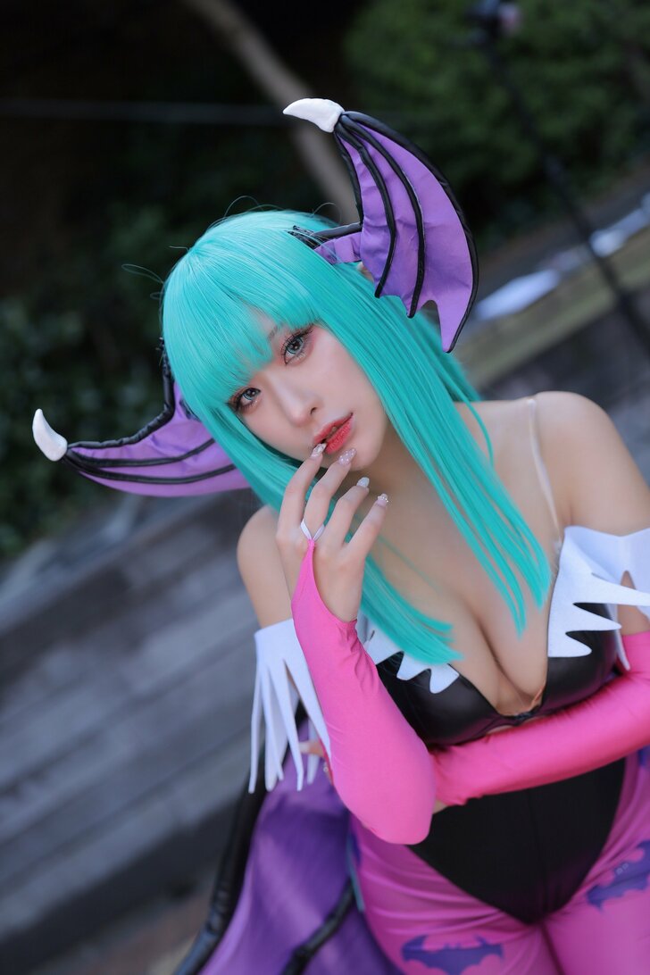 同人グラビアレイヤー・花宮いのりさん、圧巻の『ヴァンパイアハンター』モリガンコスプレを披露！ 普段は会社の事務員「仕事が終わってから深夜までの間にコスプレ準備」の画像001