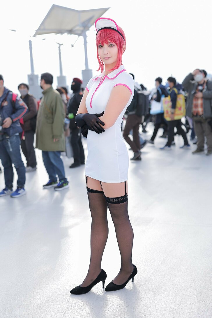 『コミックマーケット101』コスプレ人妻筋トレ系YouTuber・noraさん、長身で鍛え抜かれた『チェンソーマン』マキマ姿を披露の画像001