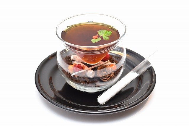 器いっぱいのクコの実紅茶