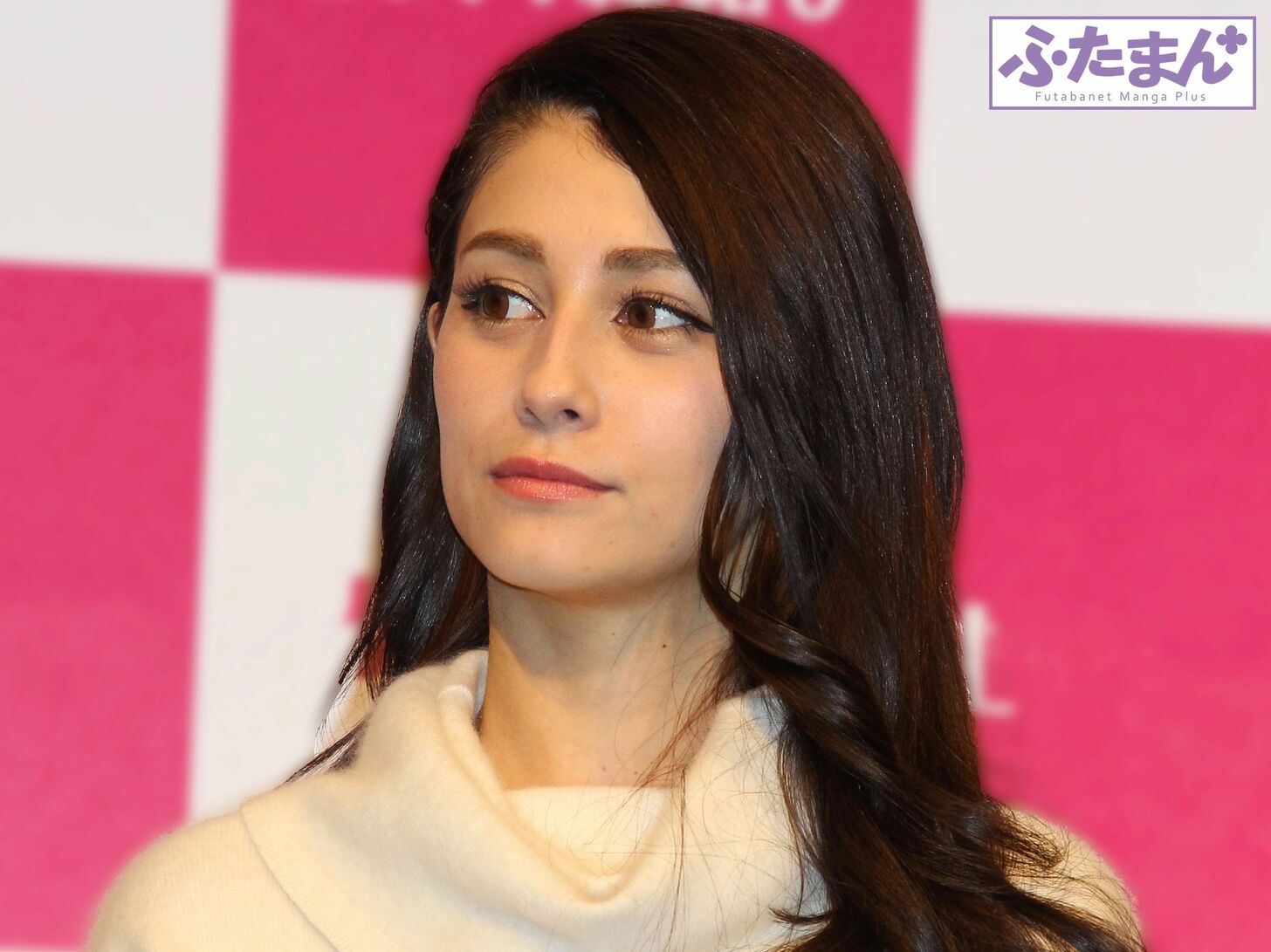 ダレノガレ明美、足痩せまで完璧な綾波レイコスプレ披露に「まるで人形」の声 ふたまん＋