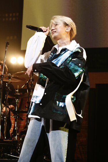 江口拓也、観客とジョッキ型ペンライトで居酒屋コンセプトの
