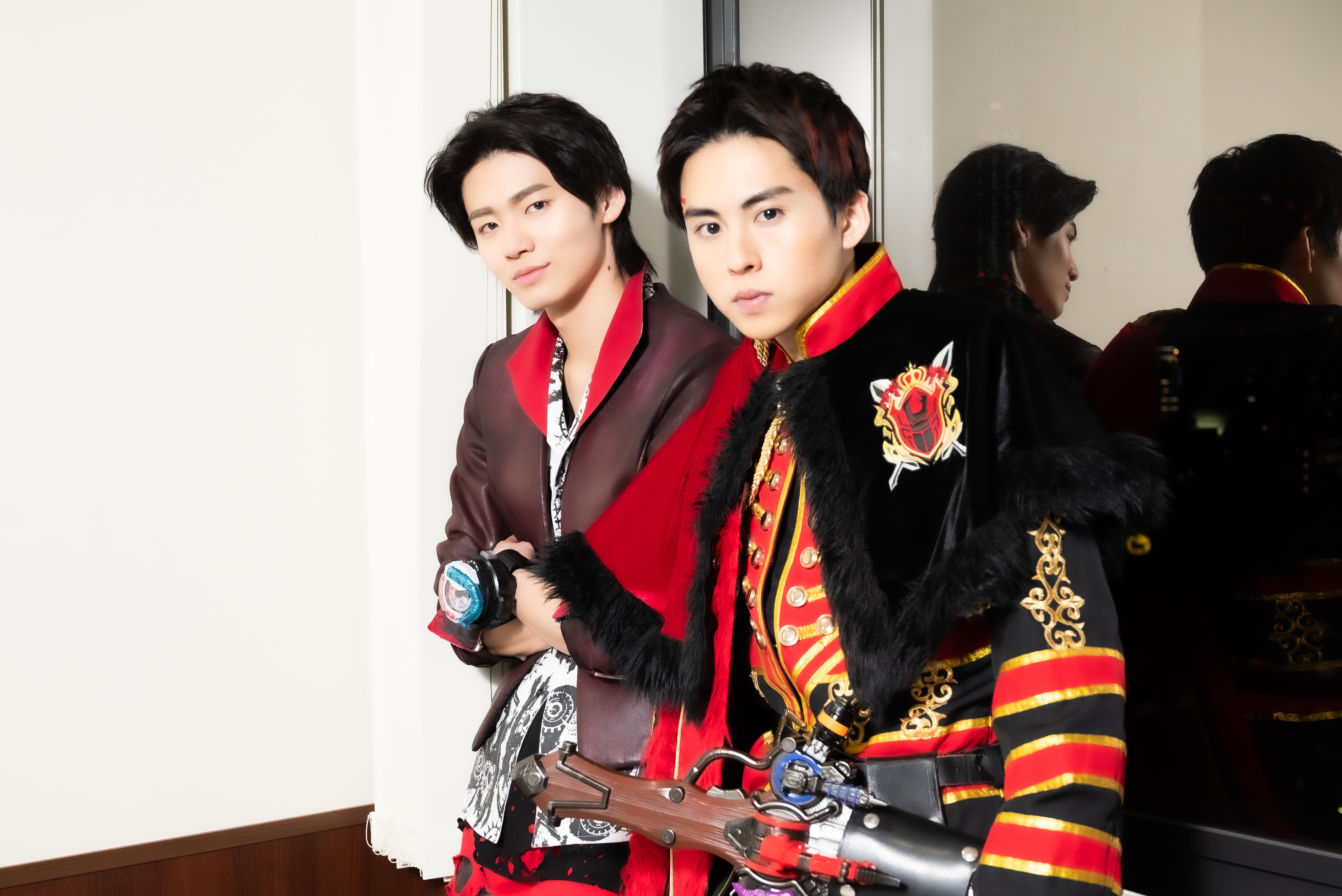 ブンブンジャー井内悠陽＆キングオージャー酒井大成インタビュー「プライベートも、ヒーローでないといけない」戦隊レッド俳優の“素顔”の画像002