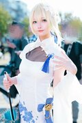 『FGO』セイバーコスプレで行列！人気コスプレイヤー・五色もかさんの衣装のこだわり「Sサイズで体のラインに合うようぴったりに」の画像002