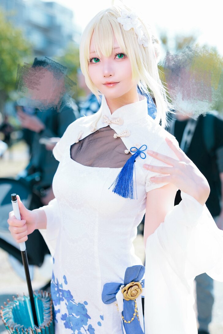 『FGO』セイバーコスプレで行列！人気コスプレイヤー・五色もかさんの衣装のこだわり「Sサイズで体のラインに合うようぴったりに」の画像002
