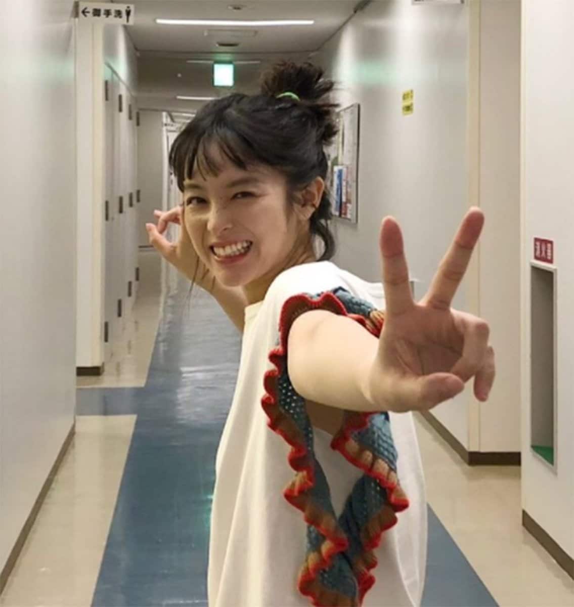 清野菜名、新ドラマ『婚姻届に判を捺しただけですが』のオフショットで