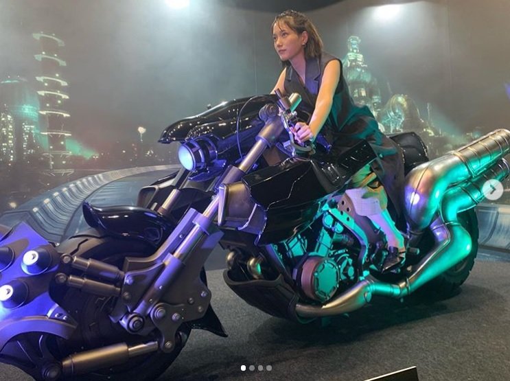 本田翼 Ff7 クラウドのバイクに乗った キメ顔 ショットに すごく楽しそう 概要 ゲーム 最新ニュース ふたまん