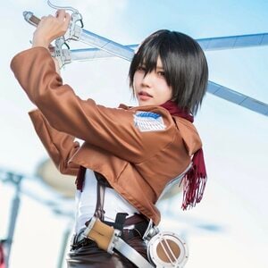 176センチの高身長コスプレイヤー・緑川希星、「股下90センチ」の超スタイルで『進撃の巨人』ミカサ再現！の画像