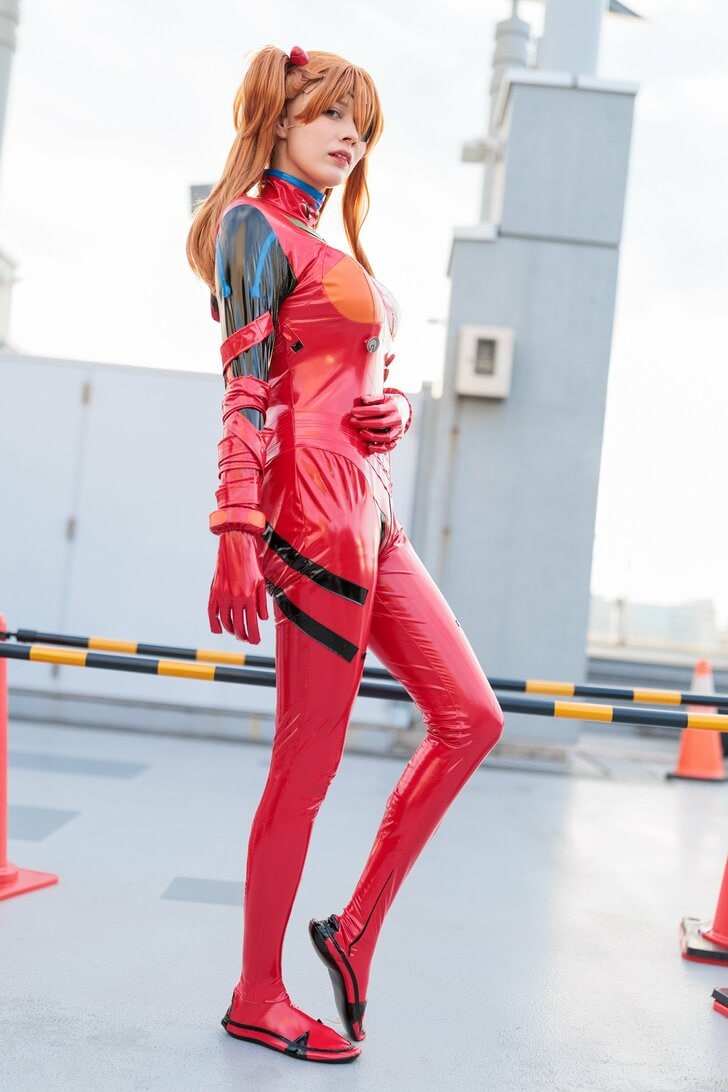 「2メートルの初音ミク」話題のコスプレイヤー・ミシャさんが『エヴァ』のアスカに!コスプレのきっかけは「メイドカフェ」の画像