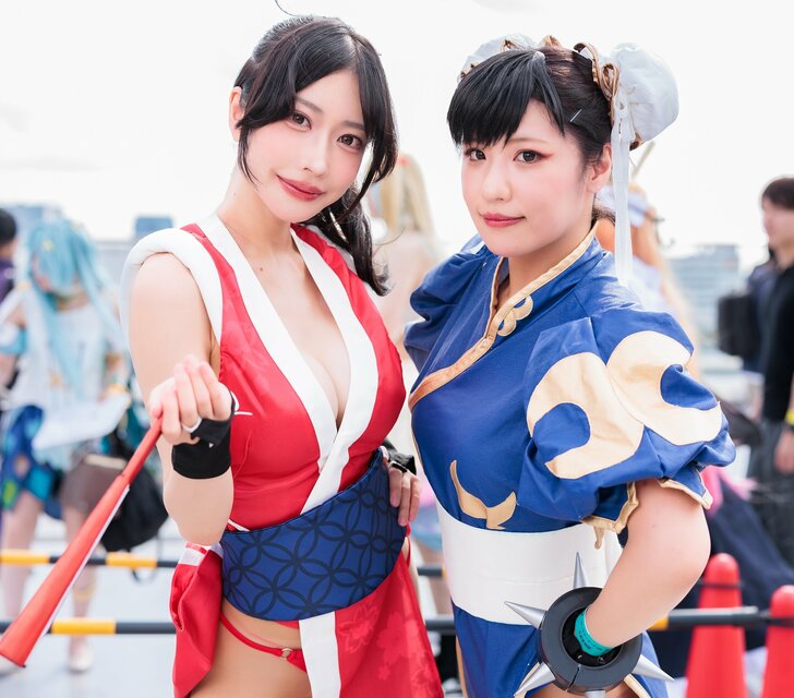「自慢の脚」も再現!? コスプレイヤー西井綾音&望月うかる「春麗&不知火舞」併せのコンビコスプレ披露の画像