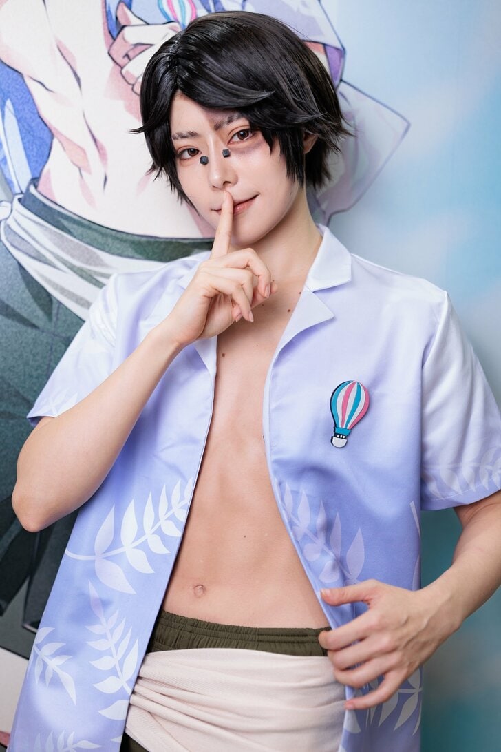 腹筋バキバキ！ フィットネスモデル・桃戸ももさん、あまりにもイケメンな“男装姿”『第五人格』探鉱者コスプレを披露の画像002