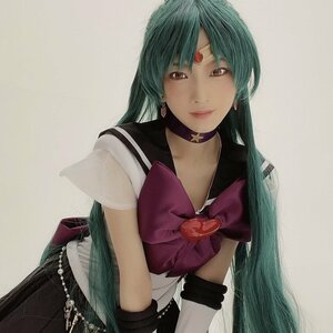人気コスプレイヤー・火将ロシエル、“本物すぎる”『セーラームーン』セーラープルートの完成度にファン騒然の画像