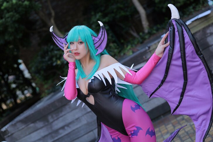 同人グラビアレイヤー・花宮いのりさん、圧巻の『ヴァンパイアハンター』モリガンコスプレを披露！ 普段は会社の事務員「仕事が終わってから深夜までの間にコスプレ準備」の画像003