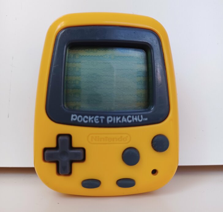 『ポケモン』世代に流行った初期の“ピカチュウおもちゃ”3選！「ポケットピカチュウをシャカシャカ」があるある？の画像001
