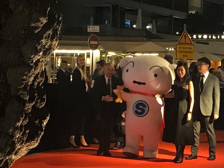 『クレヨンしんちゃん』野原家・シロがカンヌのレッドカーペットを歩く！の画像002