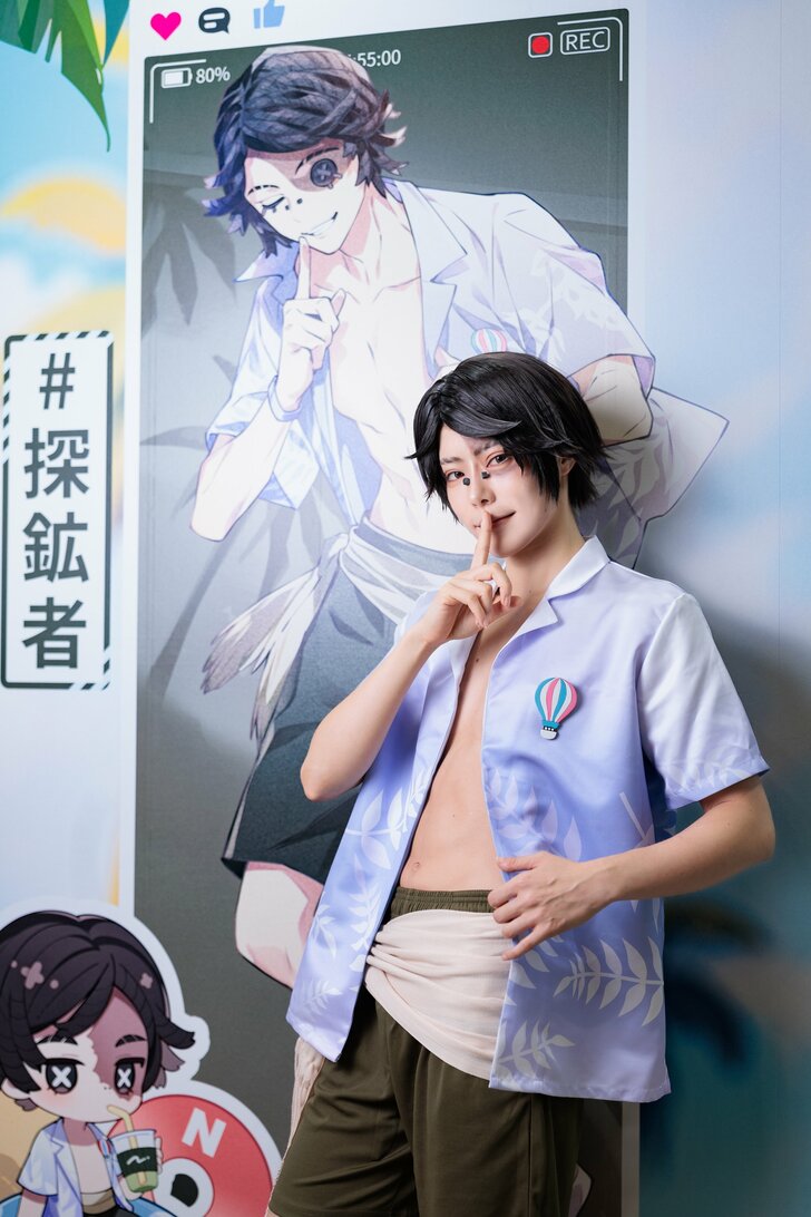 腹筋バキバキ！ フィットネスモデル・桃戸ももさん、あまりにもイケメンな“男装姿”『第五人格』探鉱者コスプレを披露の画像003